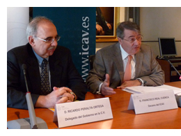 El decano del Colegio de Abogados de Valencia, Francisco Real y delegado del Gobierno en la Comunitat Valenciana, Ricardo Peralta