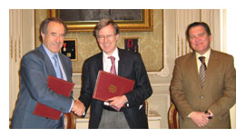Consejero-Director General de PromoMadrid, Genaro Gonz�lez Palacios, y el decano del Ilustre Colegio de Abogados de Madrid (ICAM), Antonio Hern�ndez-Gil