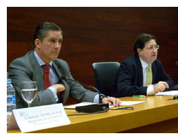 El magistrado Manuel Estrella y el presidente de la Secci�n de Familia del ICAV Isidro Ni�erola