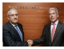 Lorenzo Hern�ndez P�rez (socio-Director de MONTERO ARAMBURU CANARIAS) da la bienvenida a Juan Arencibia 