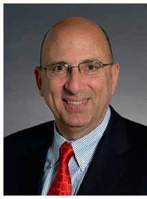 Robert M. Dell, Presidente y Socio Director de Latham & Watkins