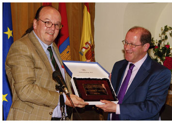 Foro Complutense recibe el premio a la mejor revista colegial