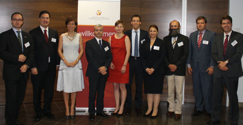 De izda. A dcha.: D. Ren� J. Bogendorfer, D. C�sar Herrera, D� Mercedes Aguado, D. Jos� Angelo Estrella Faria, D� Silke W�rglauer, D. Michael Pachinger, D�. Alejandra Navarro, D. Franz Kandlhofer, D. Javier Mart�nez y D. Konrad Lenneis.