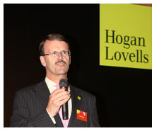 John Young, Co-Presidente mundial de Hogan Lovells