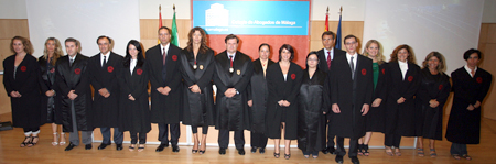 nuevos letrados acompa�ados de sus padrinos y familiares