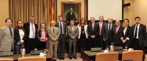 reuni�n con representantes de los tres grupos mayoritarios en la Comisi�n de Justicia del Congreso, la directora de la Fundaci�n Aequitas, Almudena Castro-Girona, notario de Barcelona,