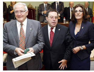 En total han sido 2 los abogados que han recibido el Bot�n de Oro y 63 los distinguidos con el Bot�n de Plata