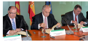 El decano del Ilustre Colegio de Abogados de Valencia (ICAV), Francisco Real, el vicepresidente del Consejo General del Poder Judicial (CGPJ), Fernando de Rosa, y el conseller de Solidaritat i Ciutadania, Rafael Blasco