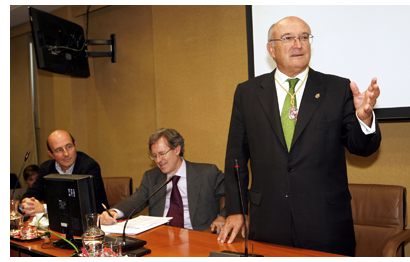 Carlos Carnicer reelegido presidente del Consejo General de la Abogac�a Espa�ola