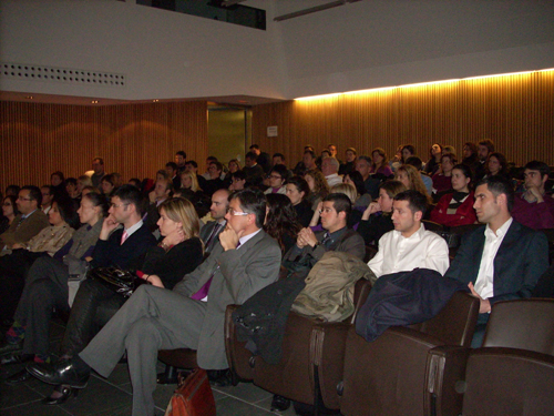 os Colegios de Girona y Figueres convocaron ayer a los letrados para informarles de las negociaciones con Justicia