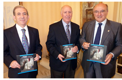 El CGAE dona a Aldeas Infantiles Hait� 16.000 euros de la venta del libro �A 1,20 metros, los derechos de la infancia vistos desde su altura�