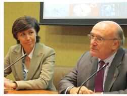 Carlos Carnicer: �Por encima de las posibilidades institucionales que tenemos los colegios profesionales, est� el aspecto humano, que es fundamental para la convivencia y para la no discriminaci�n�