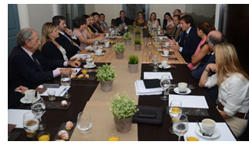 El Alcalde de Palma, Mateo Isern, ha estrenado hoy los desayunos �Caf� Legal� que ha puesto en marcha el Colegio de Abogados de Baleares