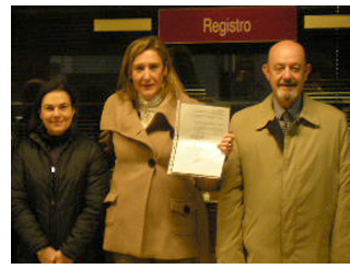 Sonia Gumpert en el registro del ICAM despu�s de presentar su candidatura
