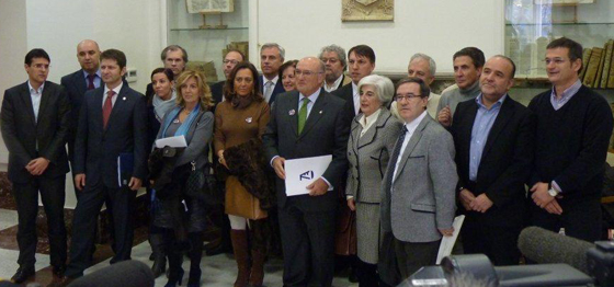 Asociaci�n Profesional de la Magistratura, Asociaci�n de Jueces Francisco de Vitoria, Jueces para la Democracia, Foro Judicial Independiente, Asociaci�n de Fiscales, Uni�n Progresista de Fiscales, Asociaci�n Profesional e Independiente de Fiscales, Uni�n Progresista de Secretarios Judiciales, Sindicato de Secretarios Judiciales, CSI-F, CCOO, UGT, USO, STAJ, Consejo de Consumidores y Usuarios, FACUA, Plataforma Justicia de Todos y el Consejo General de la Abogac�a Espa�ola