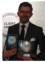 Ignacio Corbera, socio y director de la oficina de Garrigues en Londres, recogi� los galardones