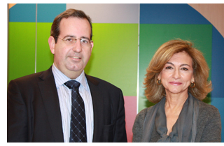 Fundaci�n Wolters Kluwer, Rosalina D�az Valc�rcel, y el presidente de la Fundaci�n Excelentia, Javier Mart� Corral,