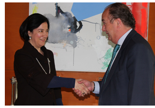 Decano del Ilustre Colegio de Abogados de Valencia (ICAV), Mariano Dur�n en nombre y representaci�n como Presidente del Tribunal Arbitral del Colegio de Abogados de Valencia (TAV) y la Directora General de la Fundaci�n de Estudios Burs�tiles, Isabel Gim�nez