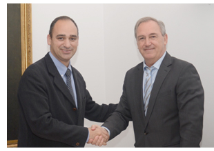 decano del Ilustre Colegio de Abogados de Baleares, Mart�n Ale�ar, y el presidente de Colonya Caixa d'Estalvis de Pollen�a, Josep A. Cifre