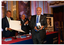 El mundo jur�dico asiste a la entrega del XIX Premio Pelayo concedido esta vez a Miguel Rodr�guez Pi�ero