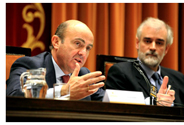 De Guindos reconoce en ICADE que el pa�s sigue en crisis �pero hemos salido de la recesi�n�