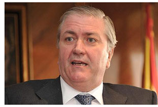 �Son necesarios cambios legislativos para que el notario haga realmente con eficacia el control preventivo de las cl�usulas abusivas�