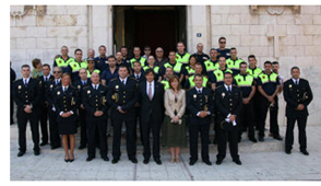 Polic�as que median entre vecinos