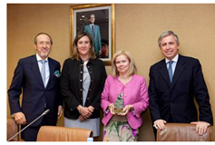 Entrega del Premio Scevola 2013 a la jurista Elisa de la Nuez, editora de Hay Derecho? y abogada del Estado