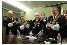 El Colegio de Abogados de Granada homenajea a 67 �veteranos� de la profesi�n con sus botones de oro y plata