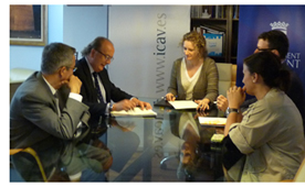 La Alcaldesa de Torrent, Amparo Folgado y el Decano del Ilustre Colegio de Abogados de Valencia (ICAV), Mariano Dur�n, firman el convenio