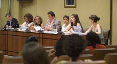 Comillas denuncia la vulneraci�n de los derechos humanos en los CIE espa�oles