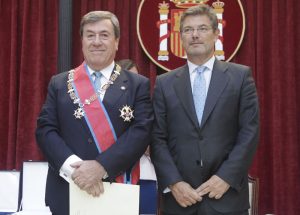 El decano del Colegio de Registradores recibe la Gran Cruz de San Raimundo de Peñafort