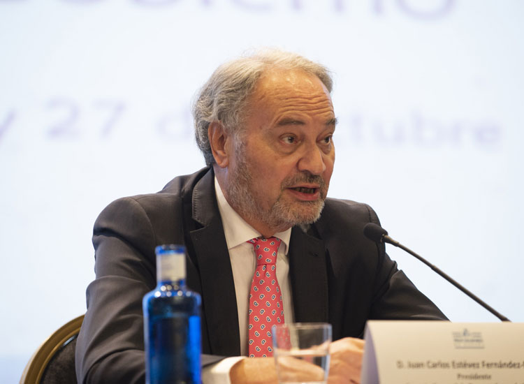 El presidente del Consejo General de Procuradores, Juan Carlos Estévez