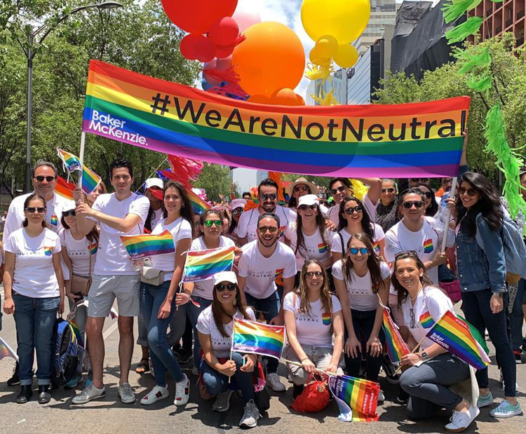 Baker McKenzie marcha LGBT+ en México