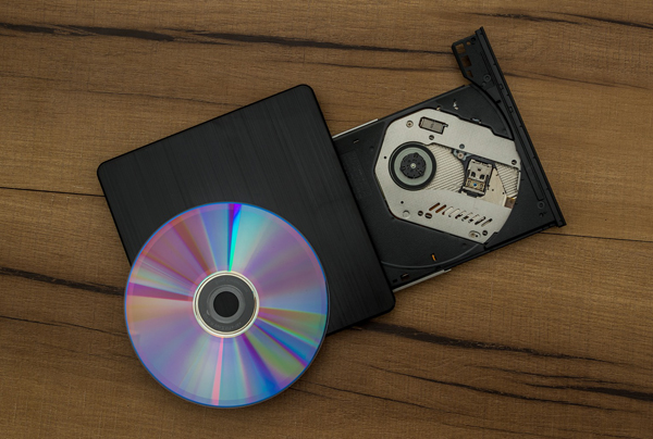 cartel de lectores de discos ópticos