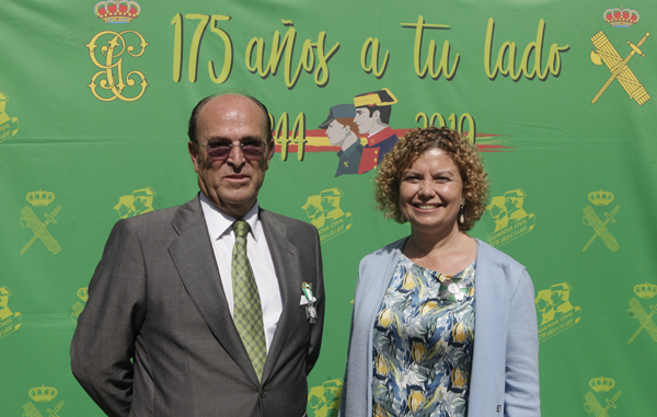 María Emilia Adán condecorada por la Guardia Civil