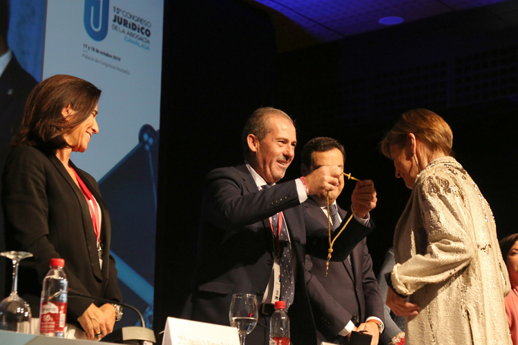 Victoria Ortega recibe la Medalla de Honor del Colegio de Abogados de Málaga