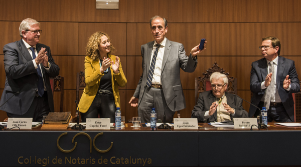 Joan Egea recibe al Premio Puig Salellas 2019