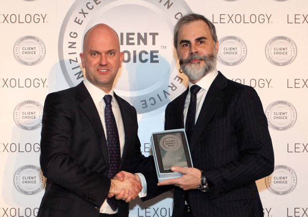 Luis Alfonso Fernández Manzanorecibe el ILO Client Choice Awards 2020