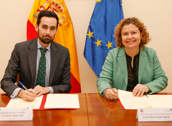 María Emilia Adán, Decana del Colegio de Registradores de España, y Rafael Pérez, Secretario de Estado de Seguridad