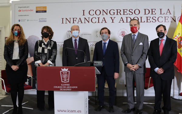 De izq. a dcha, María Eugenia Gay, Dolores Delgado, Juan Carlos Campo, JL Mart´ñinez-Almeida, José María Alonso y Xavier Abel