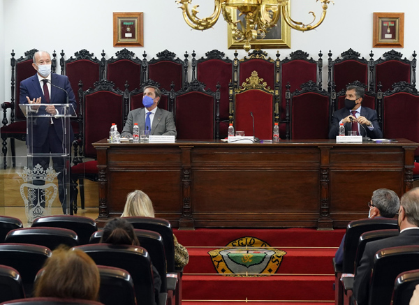 Juan Carlos Campo participa en el Colegio de Abogados de Granada