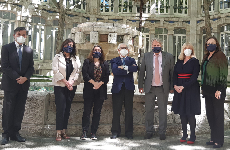 Foto de familia de la firma de colaboración entre Monereo Meyer Abogados y el Consejo Arbitral de Madrid