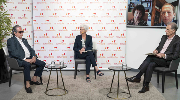 Rafael de Lorenzo, María José Segarra, José Manuel González Huesa. En pantalla: Mª Paz García Rubio y Federico Cabello de Alba