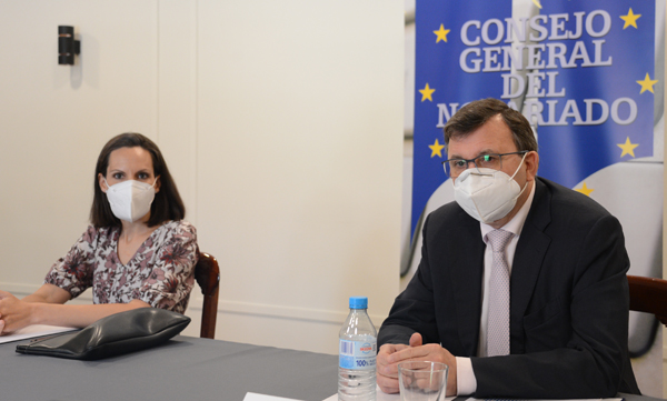 Teresa Barea, portavoz del Consejo General del Notariado, y José Ángel Martínez Sanchiz, presidente del Consejo General del Notariado
