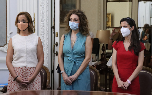 Las ganadoras del concurso de anécdotas “Historias con vocación de Oficio” del ICAM