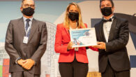 El decano del Colegio de Abogados de Madrid, José María Alonso; la presidenta del Consejo, Mª Eugenia Gay y el responsable institucional de la editorial jurídica Sepín, Jesús Abad, durante la entrega del Premio al proyecto de mediación 2020 del Consell de l’Advocacia Catalana, el 10 de septiembre en Bilbao