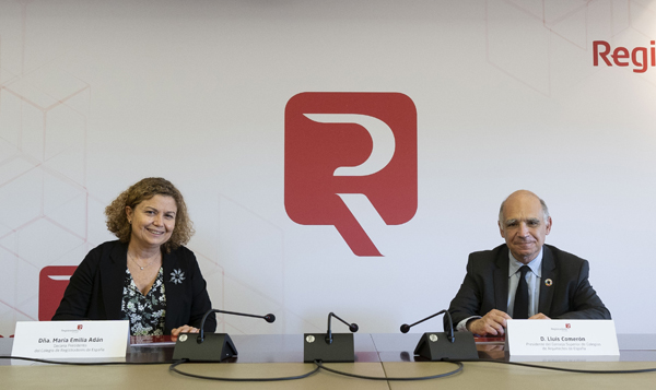 La decana del Colegio de Registradores, María Emilia Adán, y el presidente del Consejo Superior de Colegios de Arquitectos de España (CSCAE), Lluís Comerón