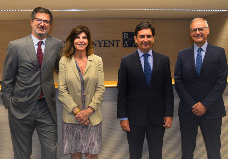 Joan Roca, presidente ejecutivo de Roca Junyent; Blanca Usón, socia de Derecho Fiscal de RJ; Luis Mas, socio fundador de MDV que se incorpora a RJ como nuevo socio de Fiscal, y Jordi Guarch, socio de Fiscal de RJ
