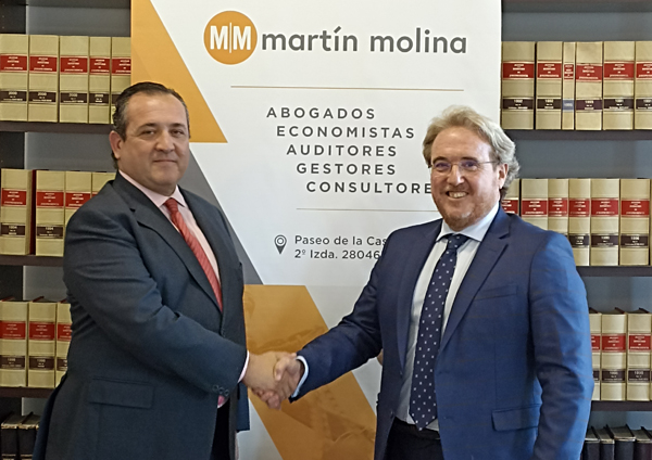 El Presidente de la Asociación, Antonio Martínez y por Pedro Martín Molina, presidente de Martín Molina Abogados y Economistas.